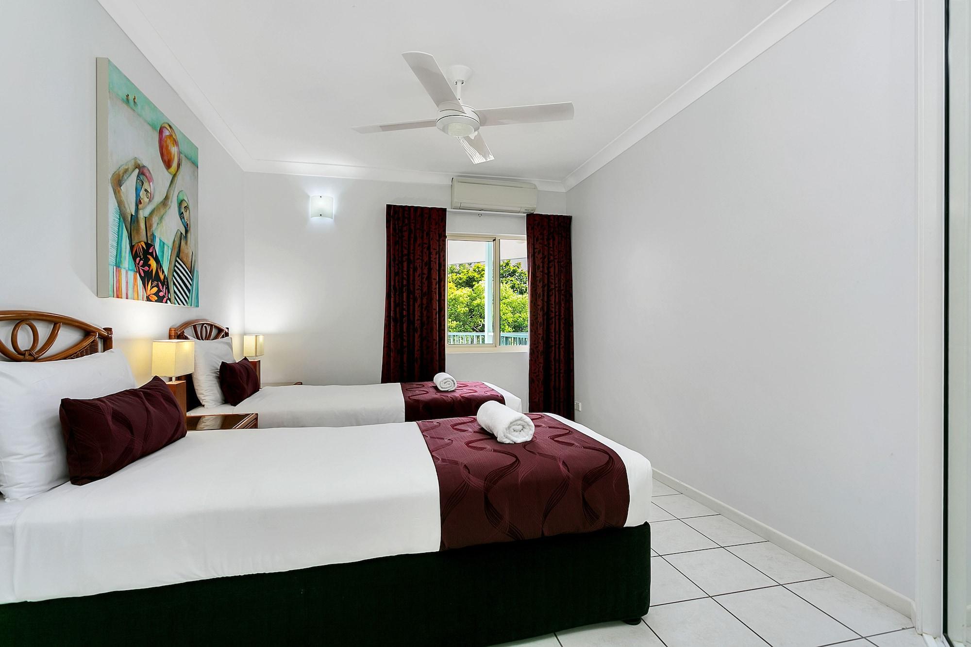 Beachfront Apartments On Trinity Beach Exterior photo