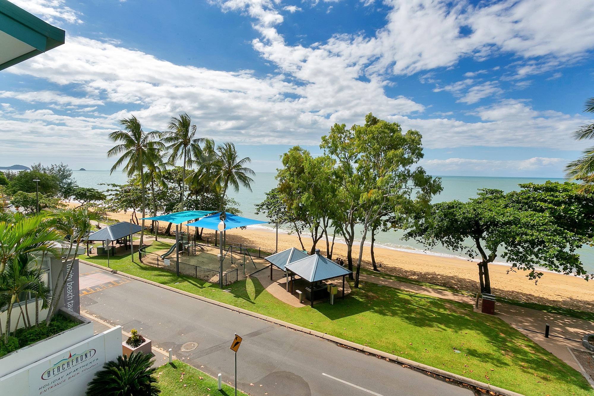 Beachfront Apartments On Trinity Beach Exterior photo