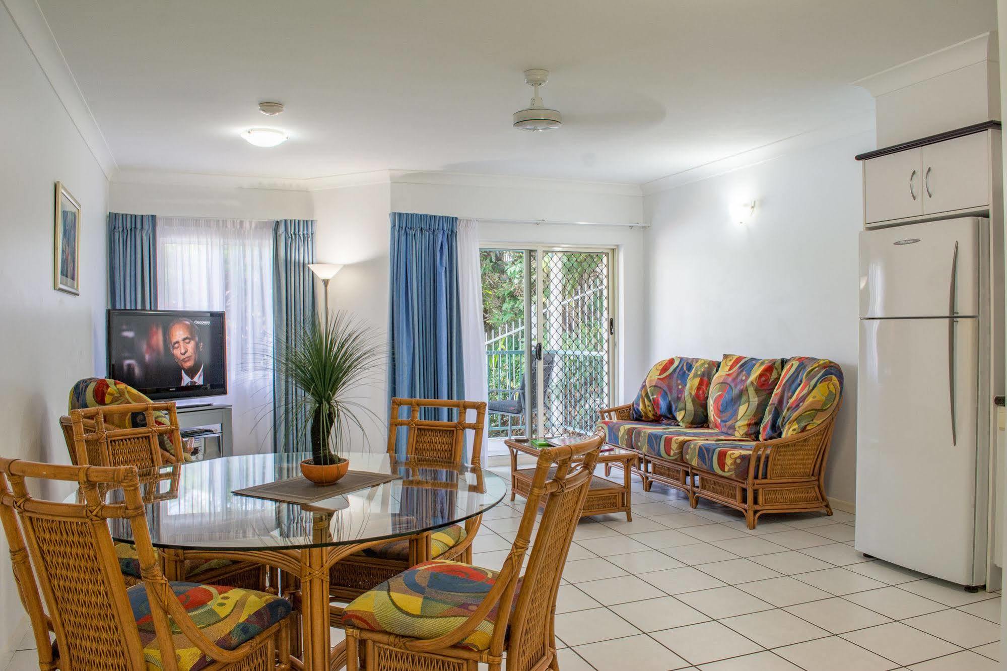 Beachfront Apartments On Trinity Beach Exterior photo