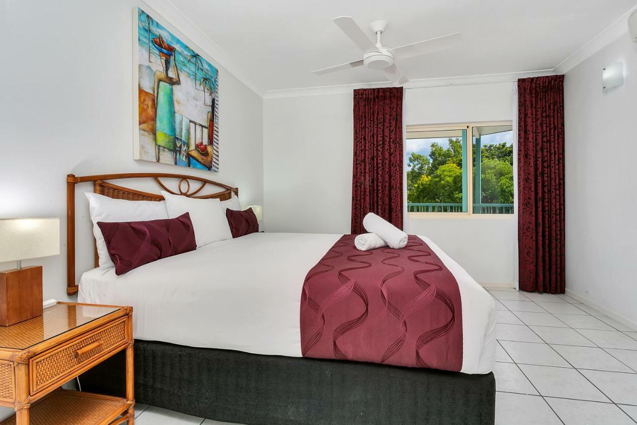 Beachfront Apartments On Trinity Beach Exterior photo